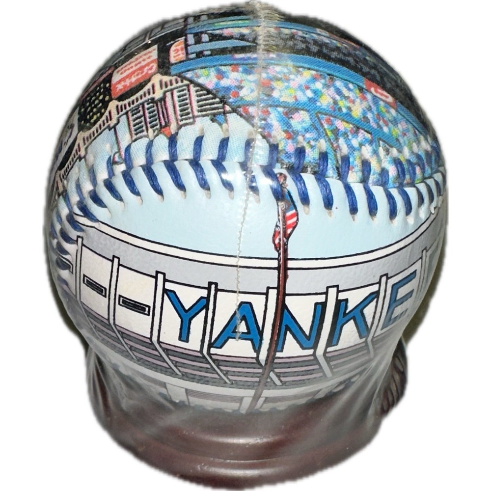 2004 Unforgettable New York Yankees Stadium‎ Collectible Baseball MLB